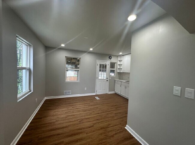 Foto del edificio - Spacious Three Bedroom House In Baltimore ...