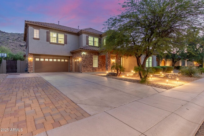 Building Photo - 5811 W Bonanza Ln