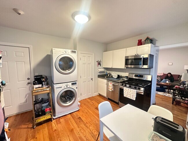 Building Photo - 417 Cardinal Medeiros Ave
