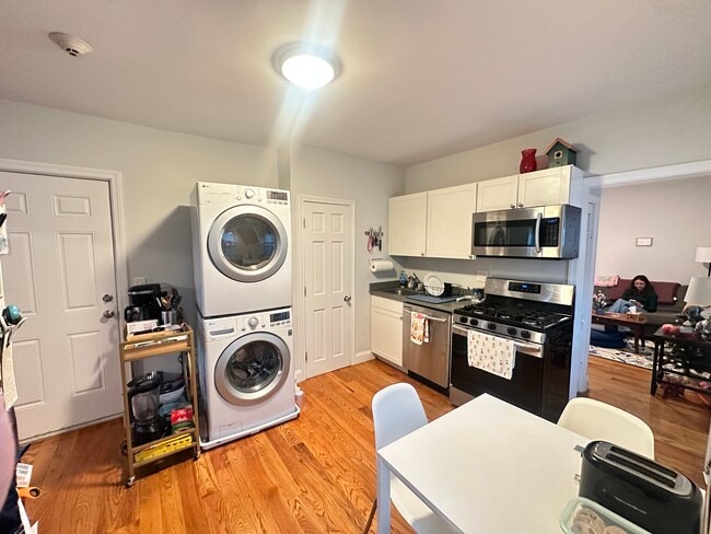 Building Photo - 417 Cardinal Medeiros Ave