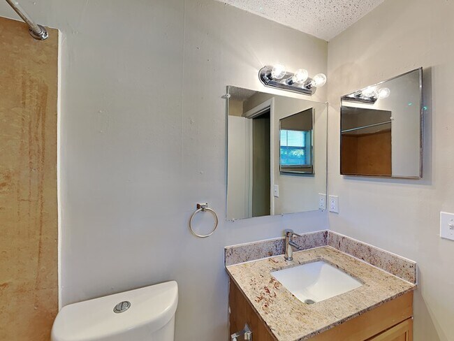 Building Photo - WESTSIDE HOME