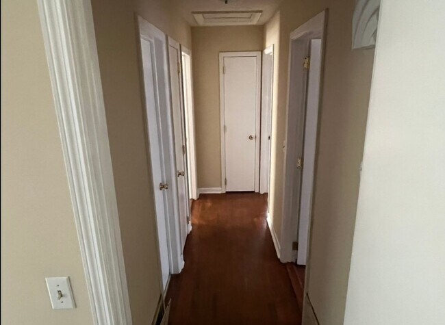 Foto del edificio - 3012 Pinewood Dr