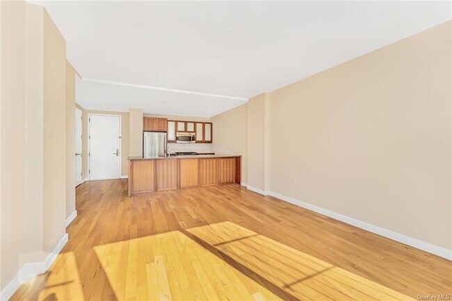 Foto del edificio - 460 W 236th St