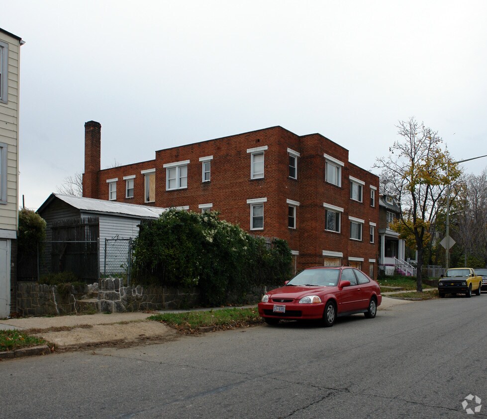 Building Photo - The Brinkley