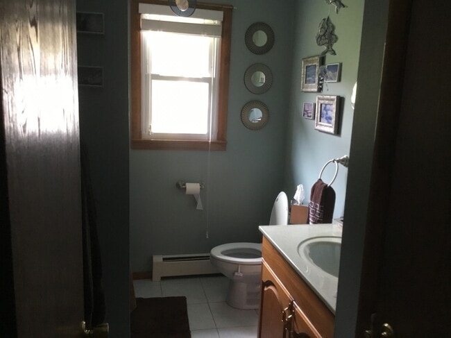 Bathroom - 1405 Kings Rd