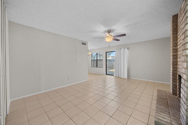 Foto del edificio - 9024 Sawtooth Ln