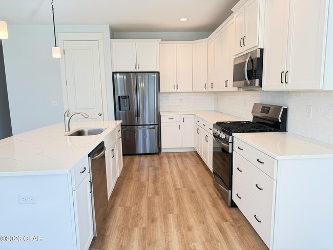 Building Photo - 300 Foxtail Wy