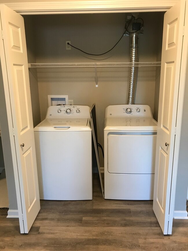 Building Photo - 1617 E Military Ave