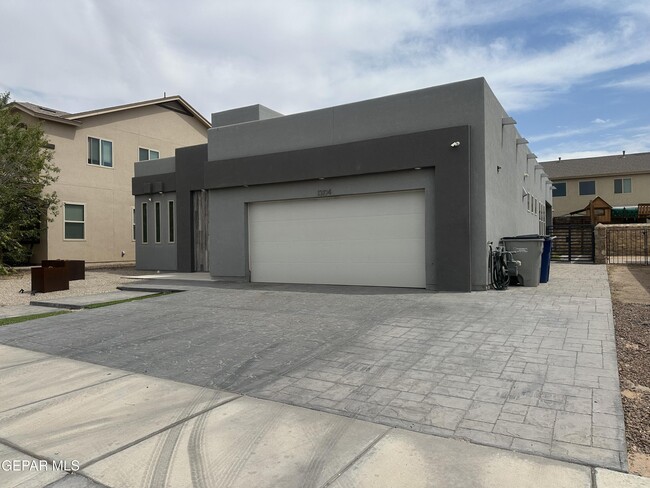 Building Photo - 13104 Red Cove