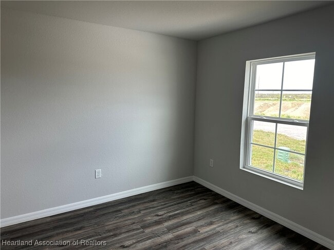 Foto del edificio - 1825 Grand Ridge St