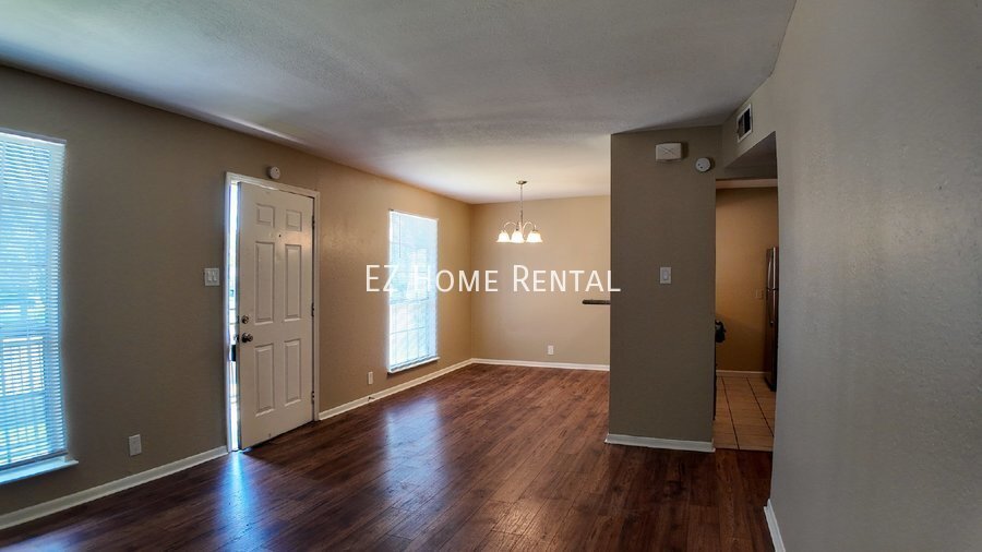 Primary Photo - Price to Lease Fast! $899/mth!