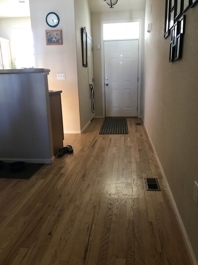 Building Photo - Beautiful 2 Bedroom/2 Bathroom Townhome in Kensington Estates