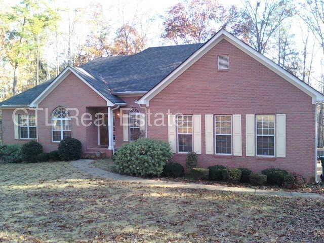 Foto principal - All-brick ranch with full finished basement