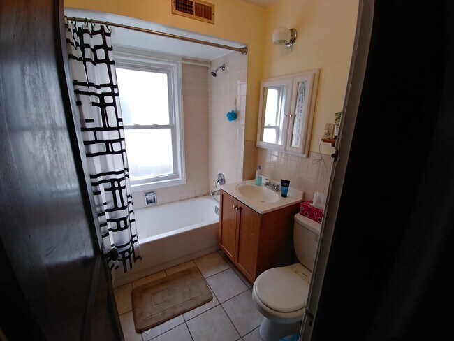 A nice bathroom. - 2100 Chesterland Ave