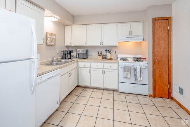 Kitchen - Evergreen Terrace Apartments