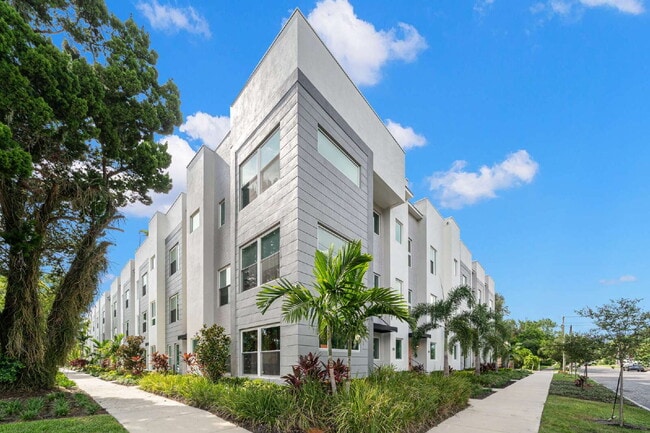 Building Photo - BEAUTIFUL Townhome For Rent in Downtown St...