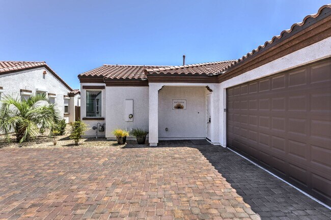 Building Photo - MUST SEE 3 bedroom Home!