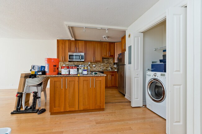 Foto del edificio - 2930 N Sheridan Rd