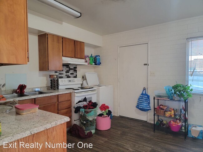 Building Photo - 2 br, 1 bath House - 1619 E. Nelson Avenue