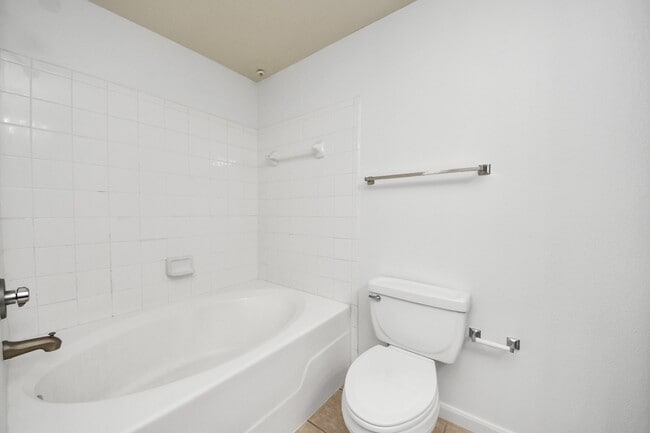 Building Photo - 7575 Kirby Dr