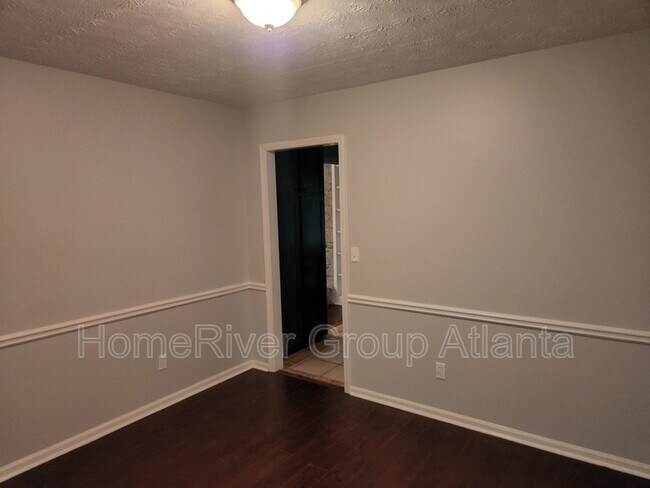 Building Photo - 3305 Wakefield Dr