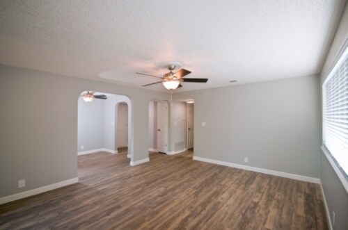 Foto del edificio - 320 Hilltop Dr