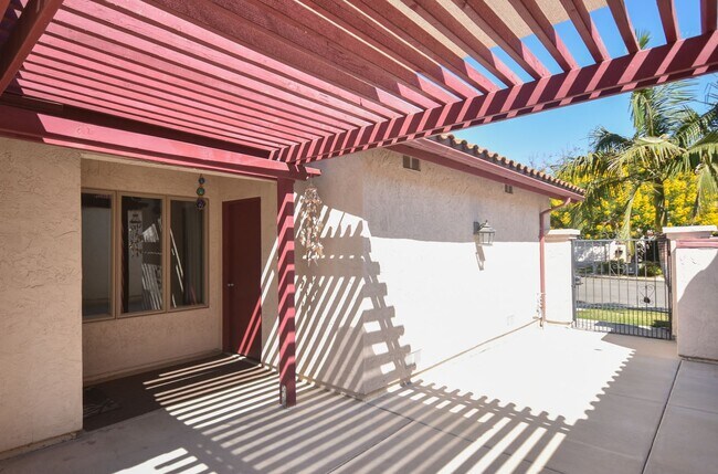 Foto del edificio - Nicely Upgraded 2 BR/2BA with Stainless St...