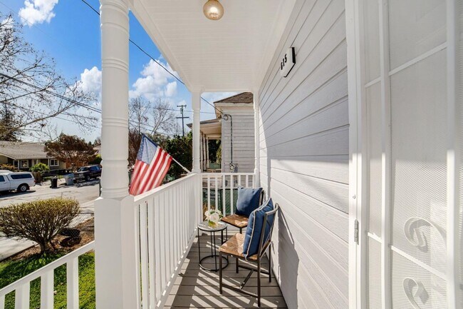 Building Photo - 615 Minor Ave