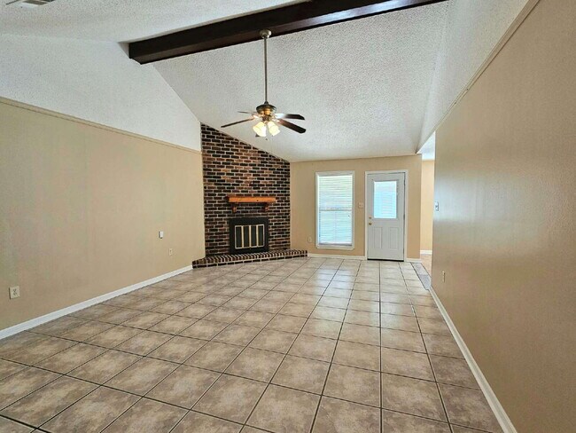 Foto del edificio - 4BR/2BA Single Family Home in Quiet Neighborhood