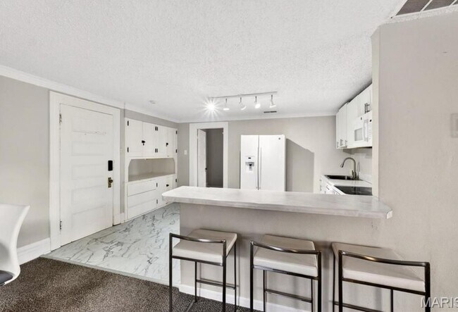 Foto del edificio - 5103 Waterman Blvd