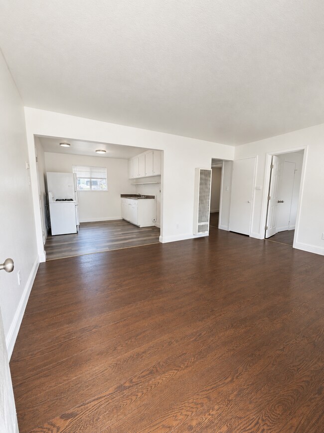 Building Photo - 1047 Alamos Ave
