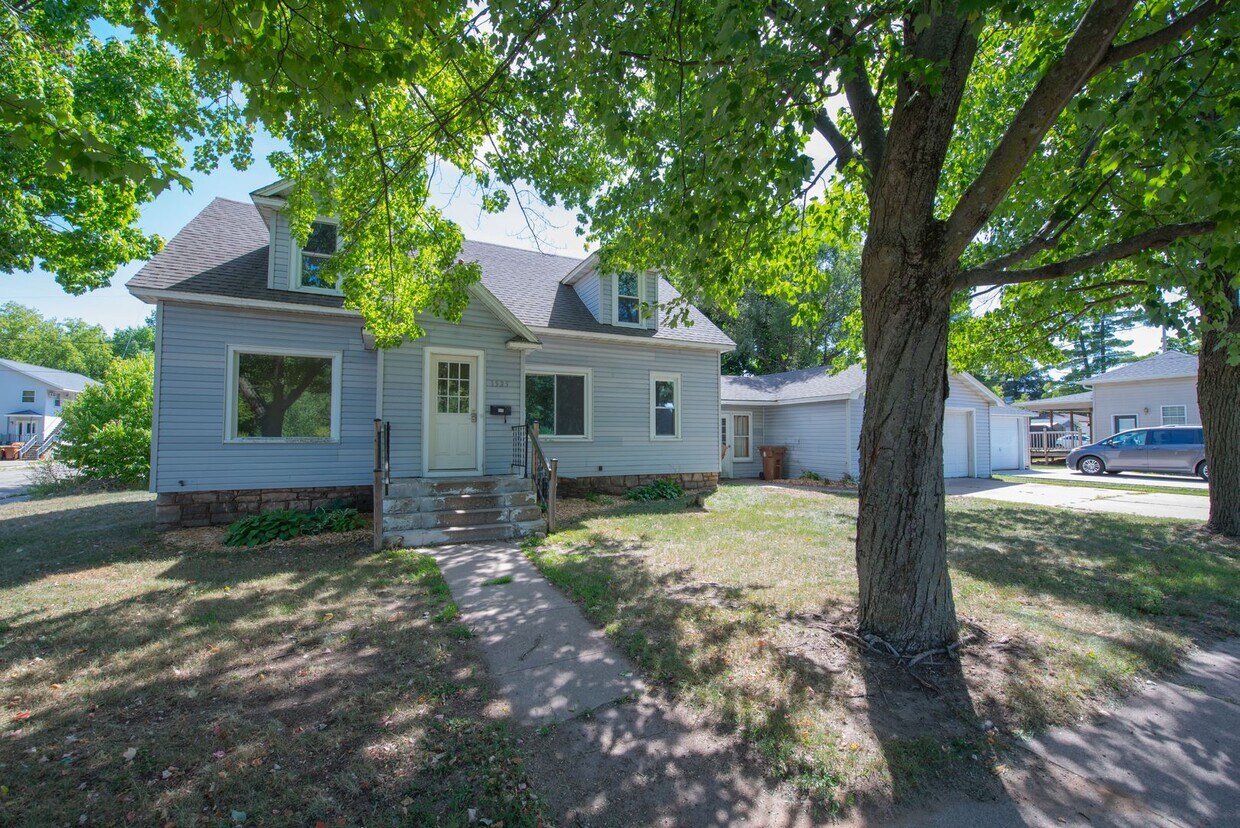 Primary Photo - 1525 Briggs