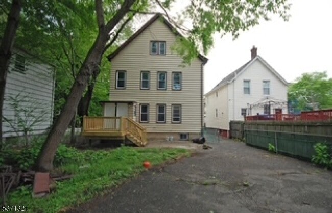 Building Photo - 374 High St