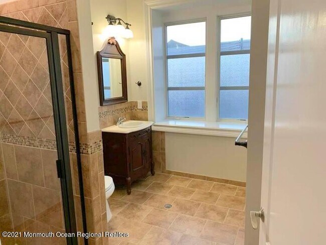 Foto del edificio - 1000 Main St