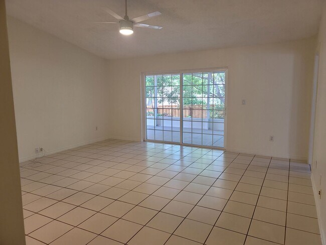 Building Photo - Single Family Home in Pinellas County