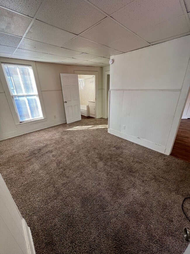 Building Photo - Duplex at 425 SW Taylor St