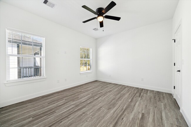 Foto del edificio - 120 W Mulberry Ave