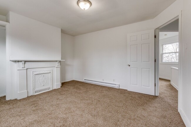 Building Photo - Available NOW - 3 Bedroom Home w/ Back Patio!