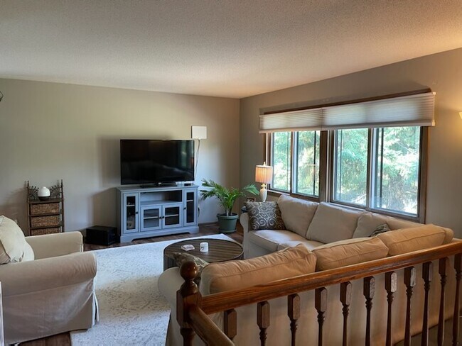 Building Photo - 939 Sherwood Rd