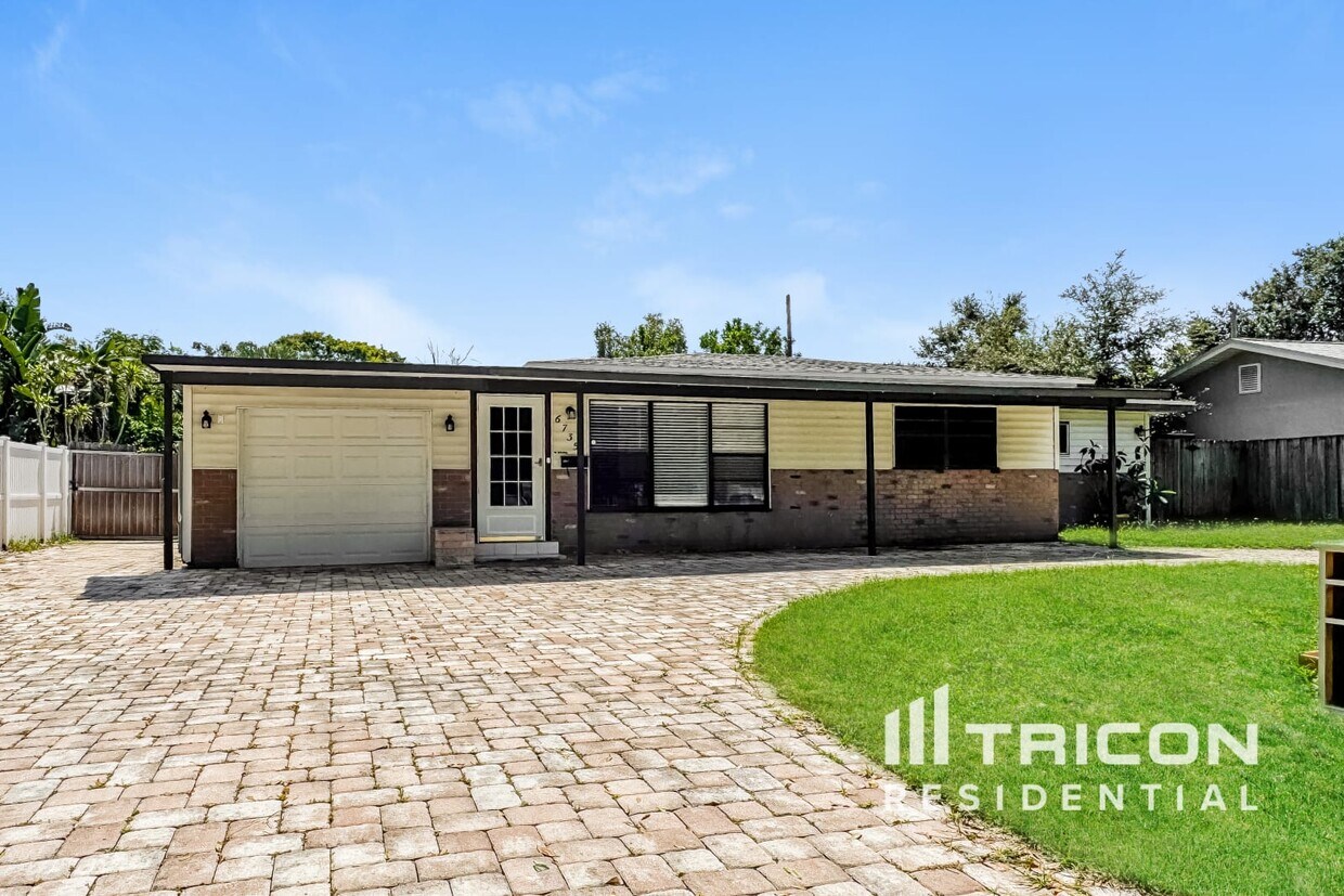 Foto principal - 6735 12th St N