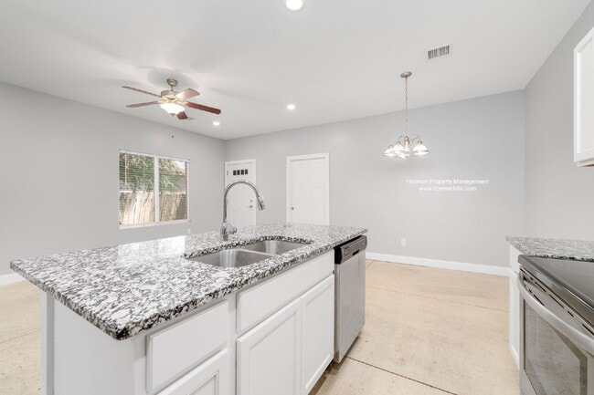 Building Photo - 5527 S Handley St