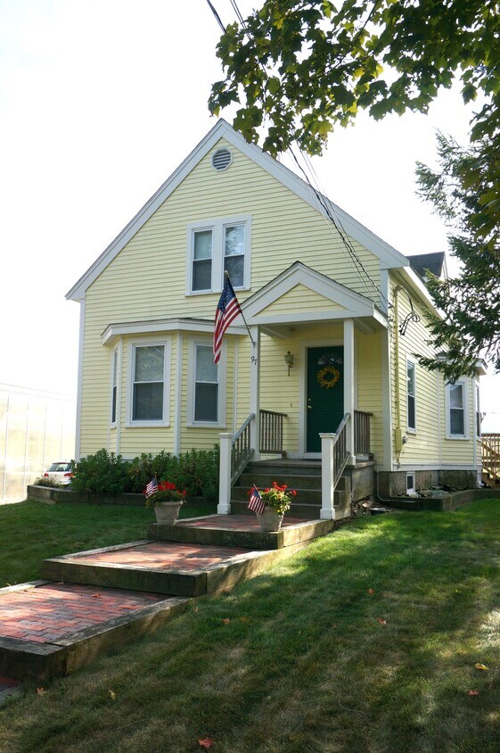 Primary Photo - 97 Pleasant St