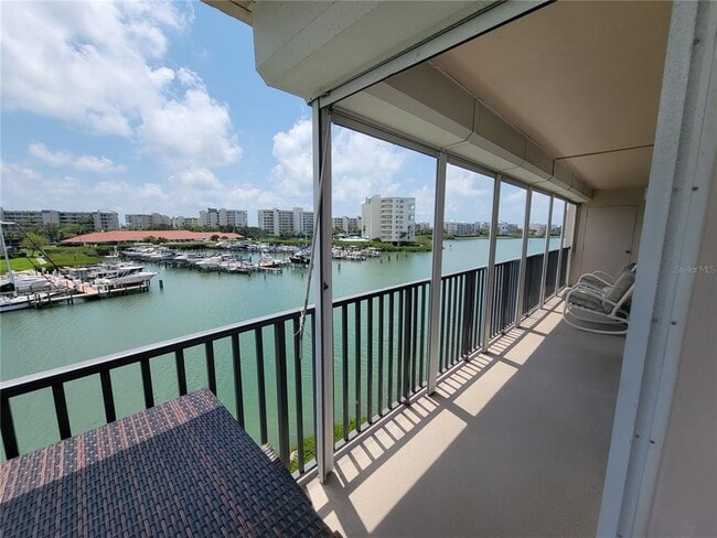 Foto del edificio - 7600 Sun Island Dr S