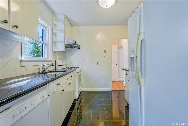 Foto del edificio - 85-42 Chelsea St
