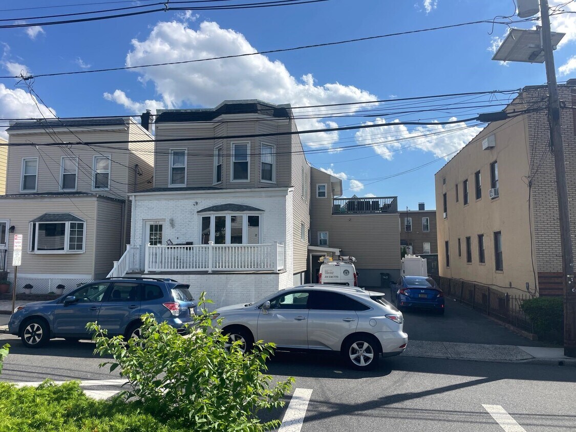 Foto principal - 183 Franklin St