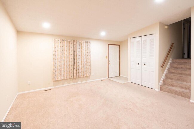 Building Photo - 1 Derwood Ct