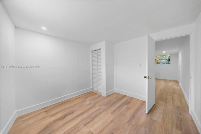 Foto del edificio - 361 E 39th St