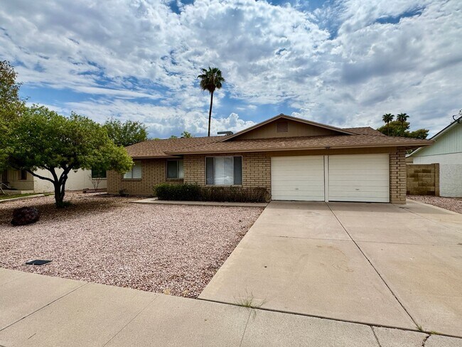 Building Photo - Newly remodeled Tempe 3 bed / 2 bath home ...