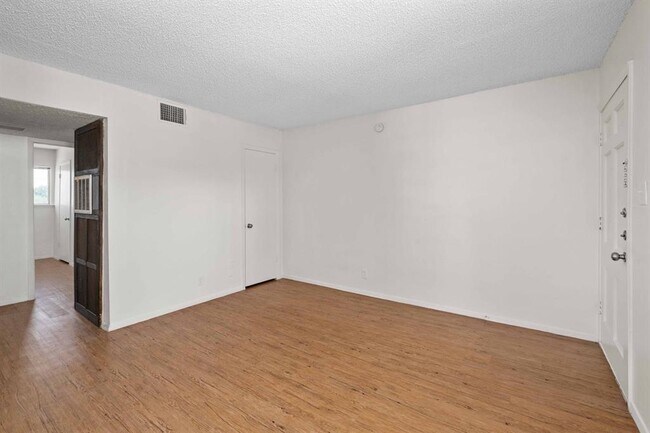 Building Photo - 3421 Willowrun Dr
