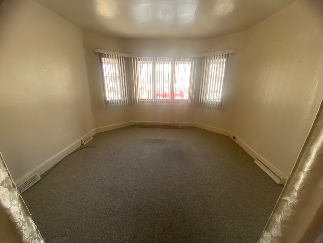 Building Photo - 118 Dudley St